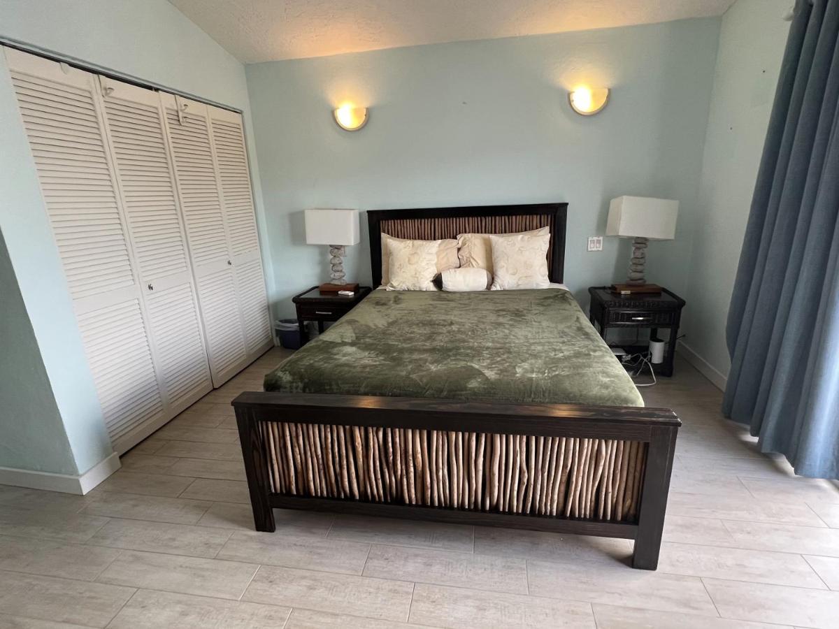 Sunny Villa In The Marina - Excellent Water Views Jolly Harbour 외부 사진